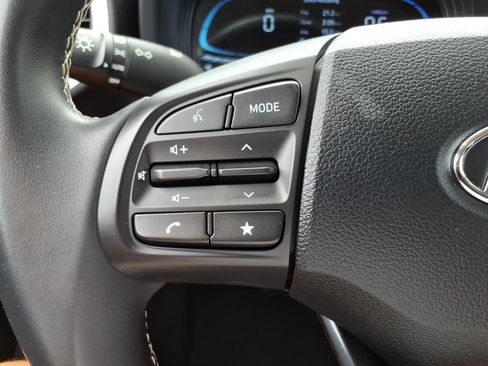 Certified 2024 Hyundai Venue Limited FWD image 20