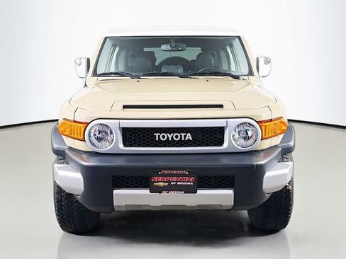 Used 2013 Toyota FJ Cruiser 4WD w/ Upgrade Pkg image 4