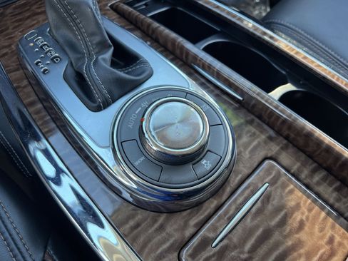 Used 2018 Nissan Armada Platinum w/ Interior Lighting Package image 30