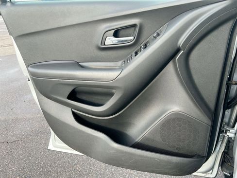 Used 2017 Chevrolet Trax LT w/ LT Convenience Package image 31