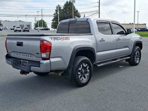 Used 2017 Toyota Tacoma TRD Off-Road AWD/4WD image 7