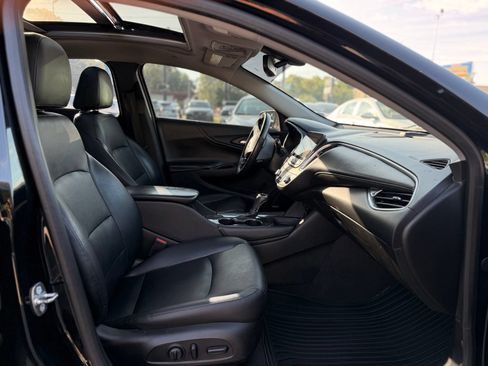 Used 2017 Chevrolet Malibu LT w/ Leather Package FWD image 22