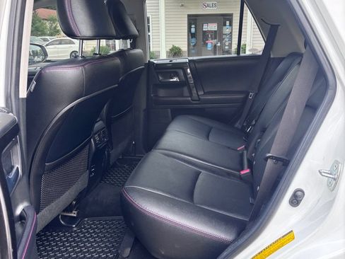 Used 2018 Toyota 4Runner SR5 AWD/4WD image 10