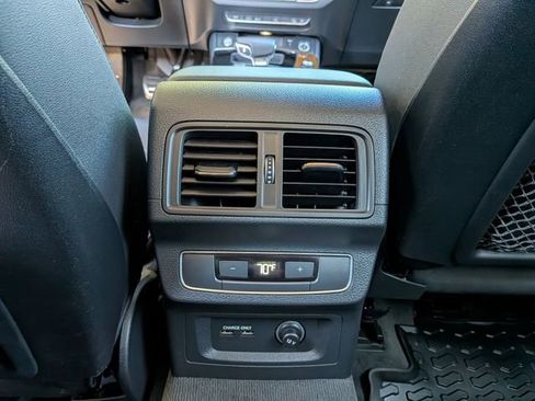 Used 2024 Audi Q5 2.0T Premium image 17