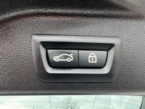 Used 2021 BMW X5 xDrive40i w/ M Sport Package image 11