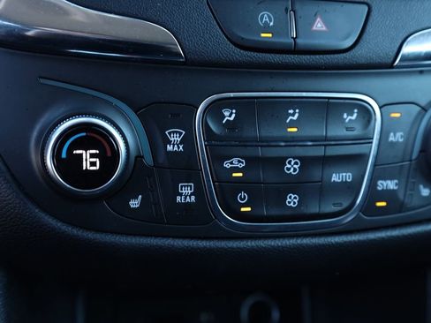 Used 2024 Chevrolet Equinox LT w/ Driver Convenience Package image 8