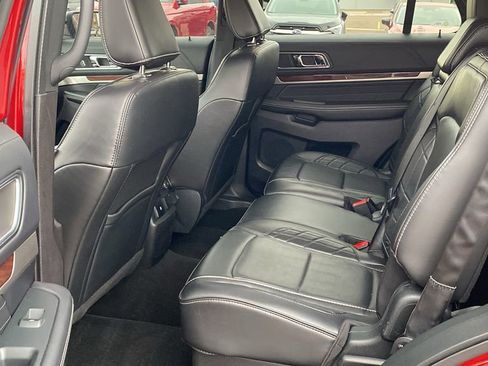 Used 2019 Ford Explorer Platinum image 14