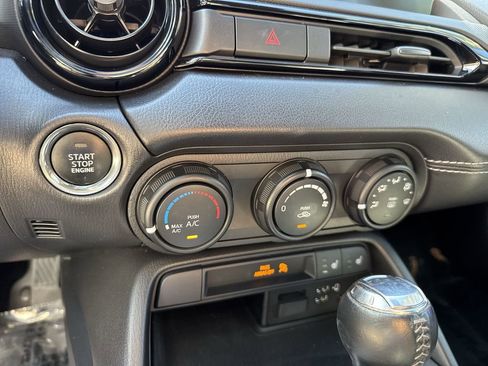 Used 2021 MAZDA MX-5 Miata Club image 50