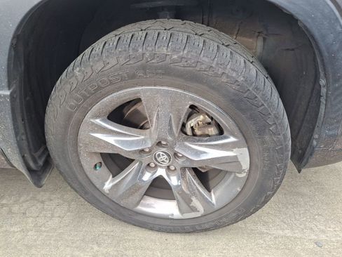 Used 2019 Toyota Highlander Limited Platinum image 4