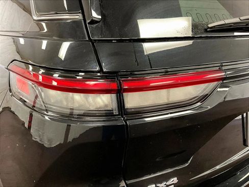 Used 2023 Jeep Grand Cherokee Limited image 28