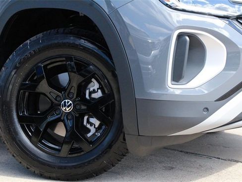 New 2025 Volkswagen Atlas Peak Edition SE image 2