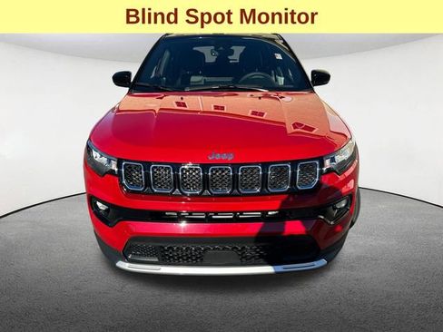 Used 2023 Jeep Compass Limited image 4