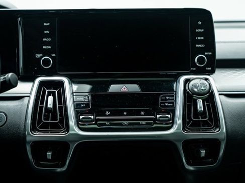 Used 2023 Kia Sorento SX image 22