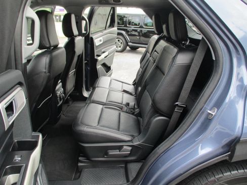 Used 2021 Ford Explorer Limited w/ Equipment Group 301A RWD image 27