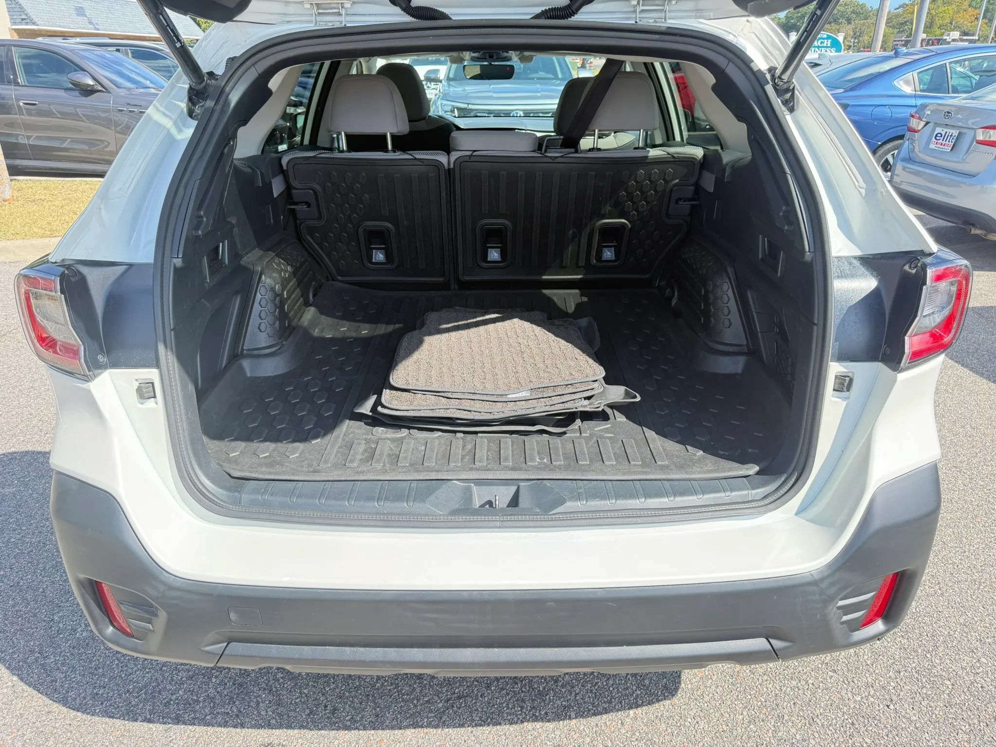 Used 2022 Subaru Outback Premium AWD/4WD image 36