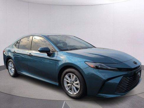 Used 2025 Toyota Camry LE w/ Convenience Package FWD image 7