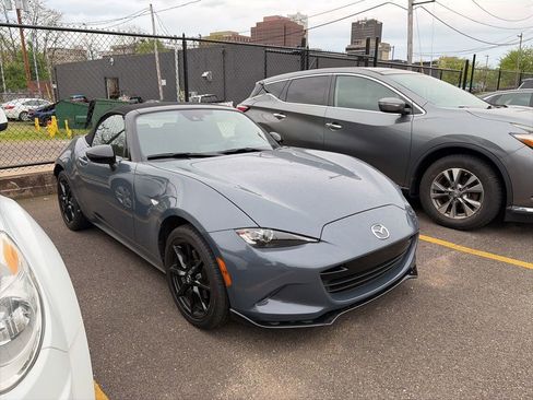 Used 2020 MAZDA MX-5 Miata Club RWD image 5