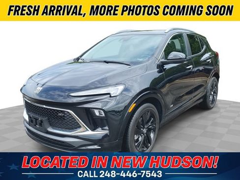 Used 2025 Buick Encore GX Sport Touring FWD image 1