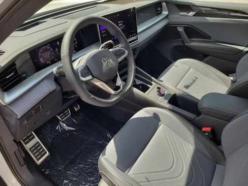 New 2026 Volkswagen Tiguan SE R-Line FWD image 7
