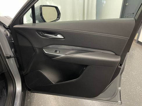 Used 2025 Cadillac XT4 Premium Luxury image 7