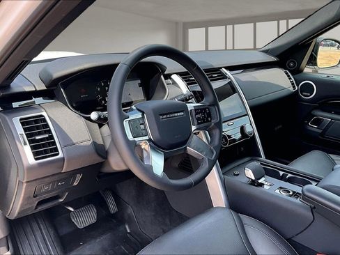 Certified 2025 Land Rover Discovery S AWD/4WD image 13