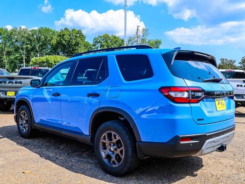 Used 2025 Honda Pilot TrailSport image 5