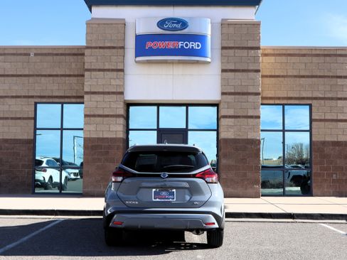 Used 2021 Nissan Kicks SV image 7