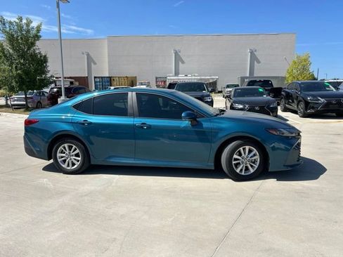 Used 2025 Toyota Camry LE w/ Convenience Package FWD image 2