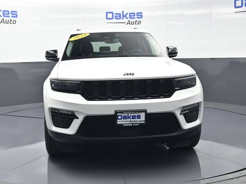 Used 2023 Jeep Grand Cherokee Limited w/ Black Appearance Package AWD/4WD image 3