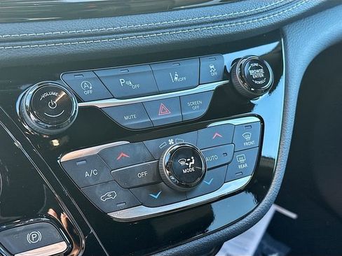 New 2026 Chrysler Pacifica Select FWD image 16