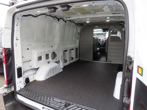 Used 2018 Ford Transit 250 130 Low Roof RWD image 11