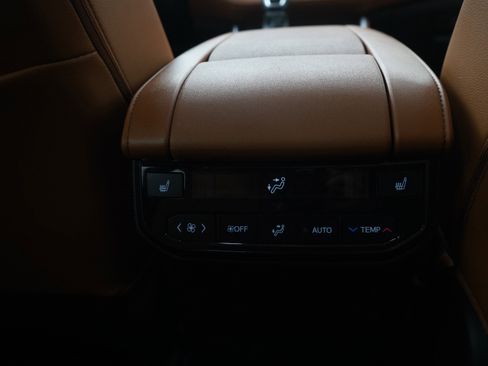 Used 2025 Toyota Highlander Platinum AWD/4WD image 14