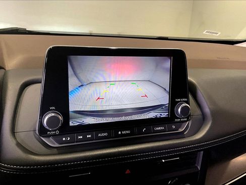 Used 2023 Nissan Rogue SV image 14