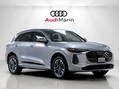 Used 2025 Audi Q5 Premium w/ Convenience Package AWD/4WD image 7