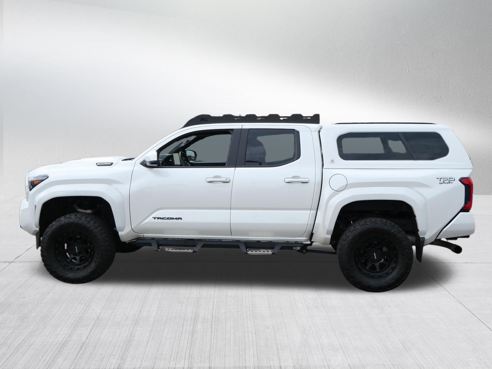 Used 2025 Toyota Tacoma TRD Sport AWD/4WD image 4