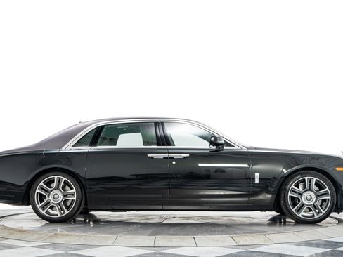 Used 2017 Rolls-Royce Ghost Extended Wheelbase image 53