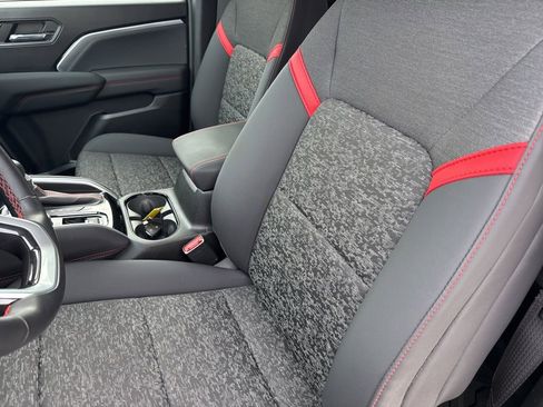 Used 2024 Chevrolet Colorado Z71 w/ Z71 Convenience Package 2 image 36