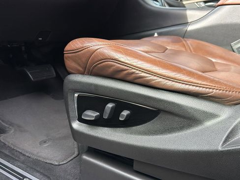 Used 2018 Cadillac Escalade Luxury image 11