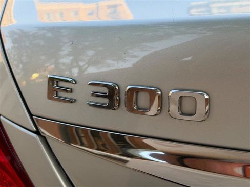 Used 2019 Mercedes-Benz E 300 4MATIC image 17