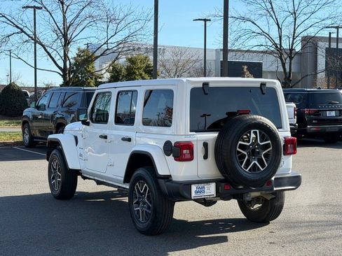 Certified 2024 Jeep Wrangler Sahara image 9