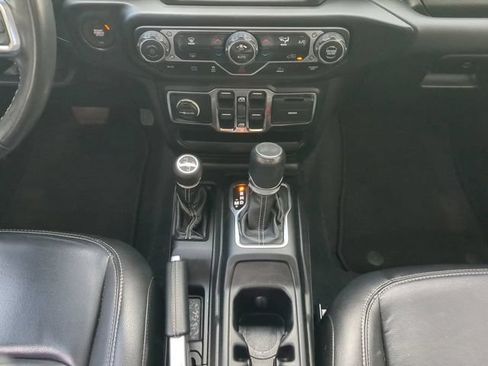Used 2022 Jeep Wrangler Unlimited Sahara AWD/4WD image 20