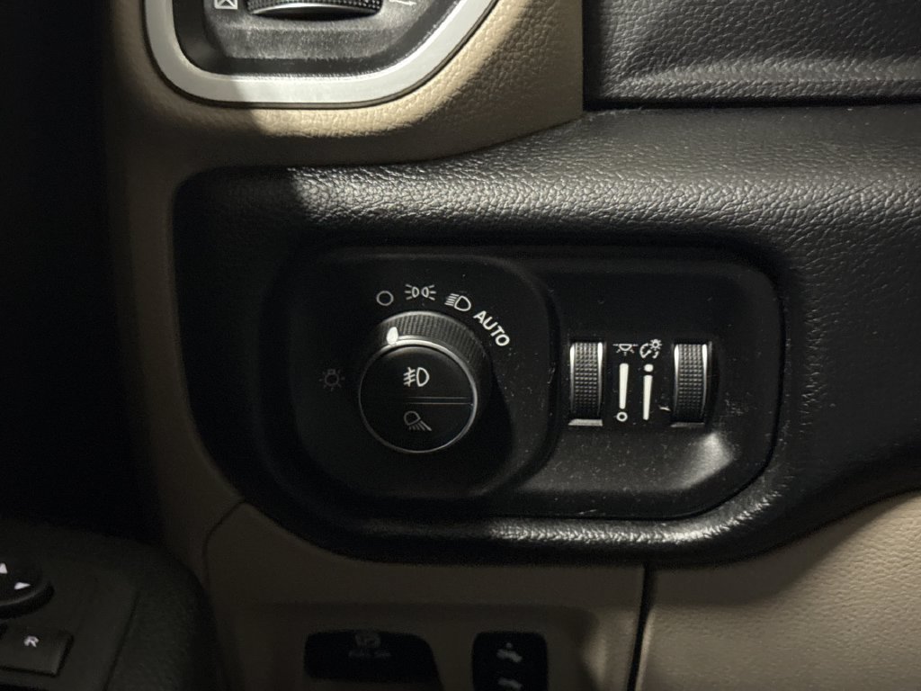 Used 2019 RAM 1500 Big Horn AWD/4WD image 18