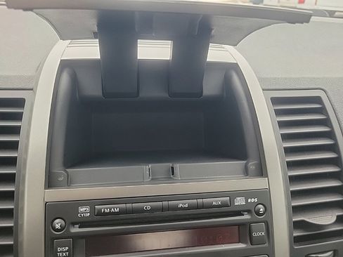 Used 2010 Nissan Sentra 2.0 SR w/ Convenience Pkg image 16