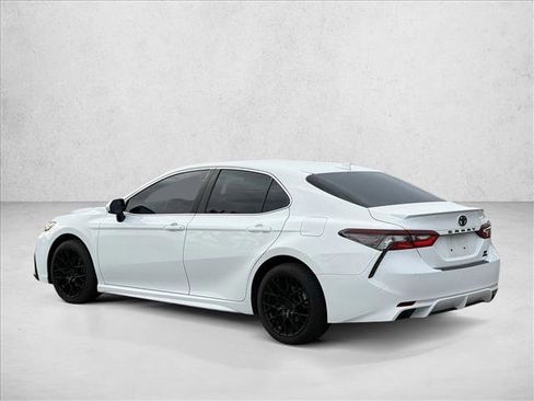 Used 2022 Toyota Camry SE w/ Cold Weather Package image 7