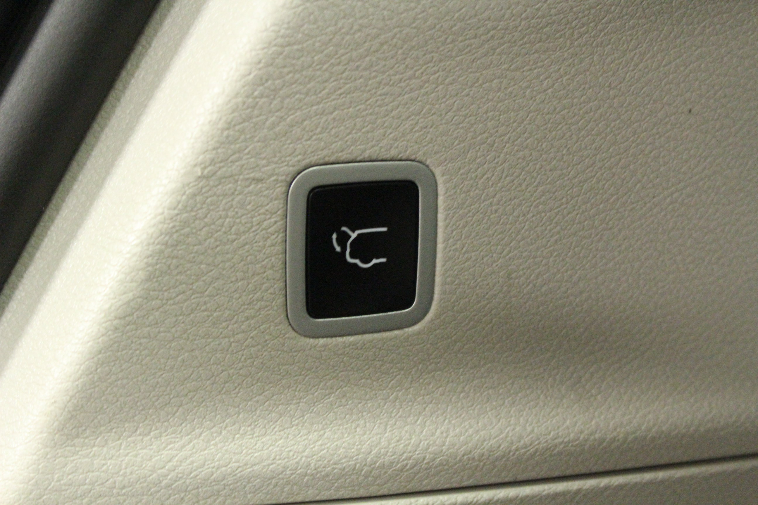 Used 2024 Chrysler Pacifica Touring-L FWD image 12