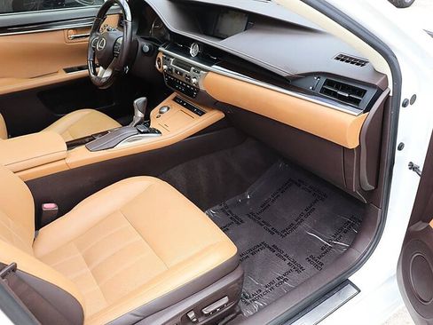 Used 2016 Lexus ES 350 w/ Luxury Package w/Wood Trim FWD image 11