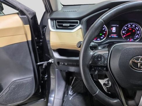 Used 2021 Toyota RAV4 XLE Premium AWD/4WD image 15