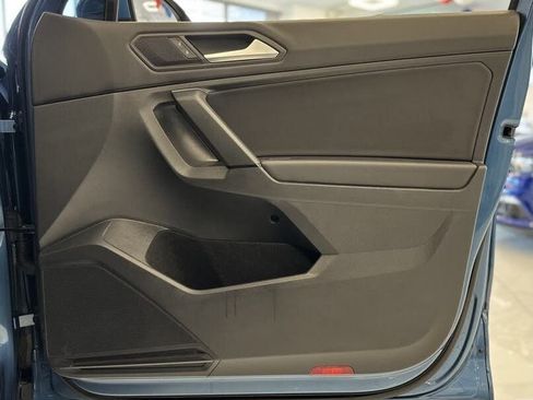 Used 2019 Volkswagen Tiguan SE w/ Panoramic Sunroof Package image 35