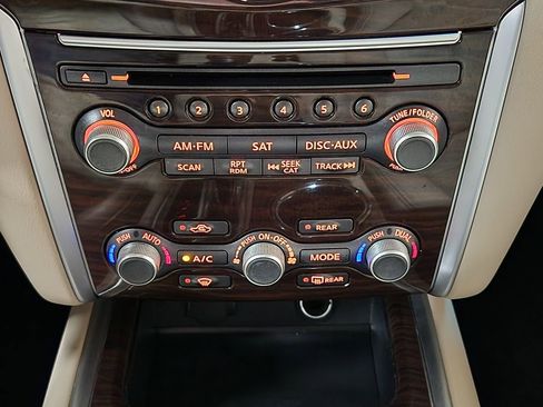 Used 2016 Nissan Pathfinder Platinum image 40