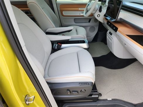 New 2025 Volkswagen ID. Buzz 1st Edition image 13